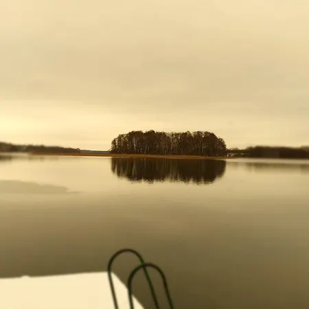 Domek Nad Jeziorem Walpusz